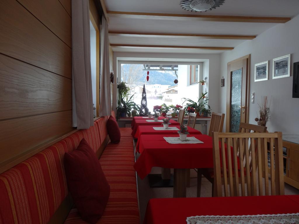 Haus Karl'S Ruh Acomodação com café da manhã Ehrwald Exterior foto