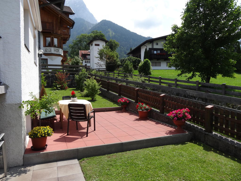 Haus Karl'S Ruh Acomodação com café da manhã Ehrwald Exterior foto