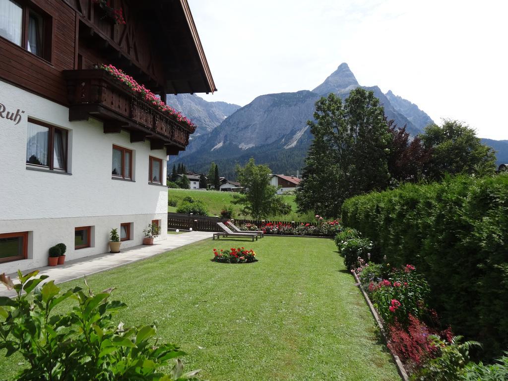Haus Karl'S Ruh Acomodação com café da manhã Ehrwald Exterior foto